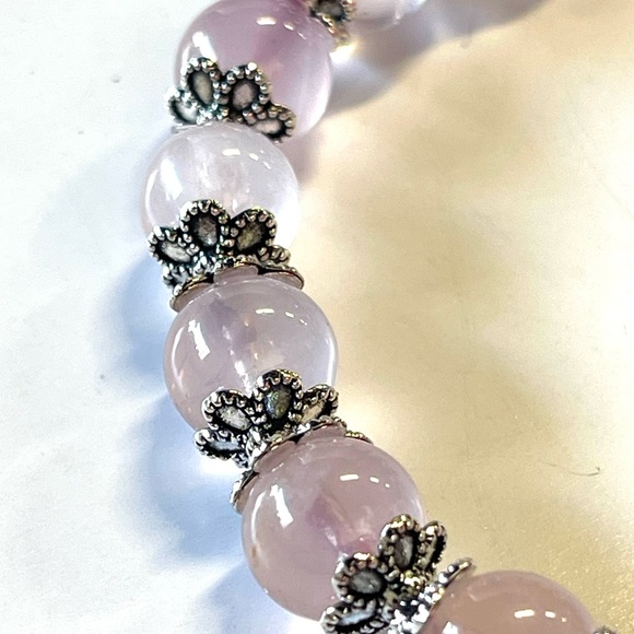 Mozambique Rose Quartz Stretchy Bracelet with Pressed Seashells Flower Charm - Picture 3 of 8